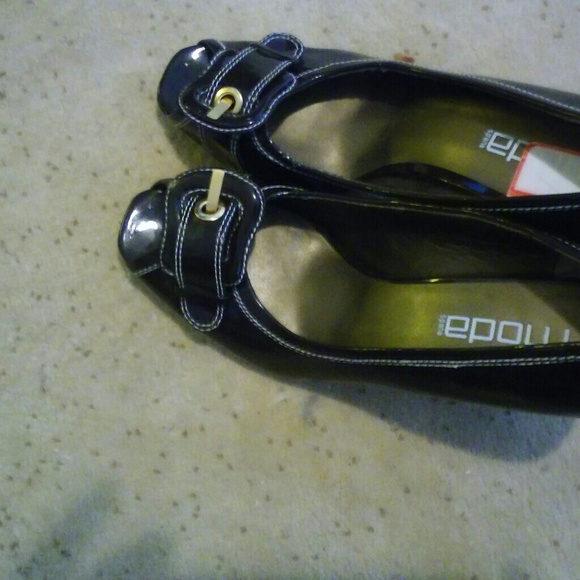 Shoes - Picture 2 of 5